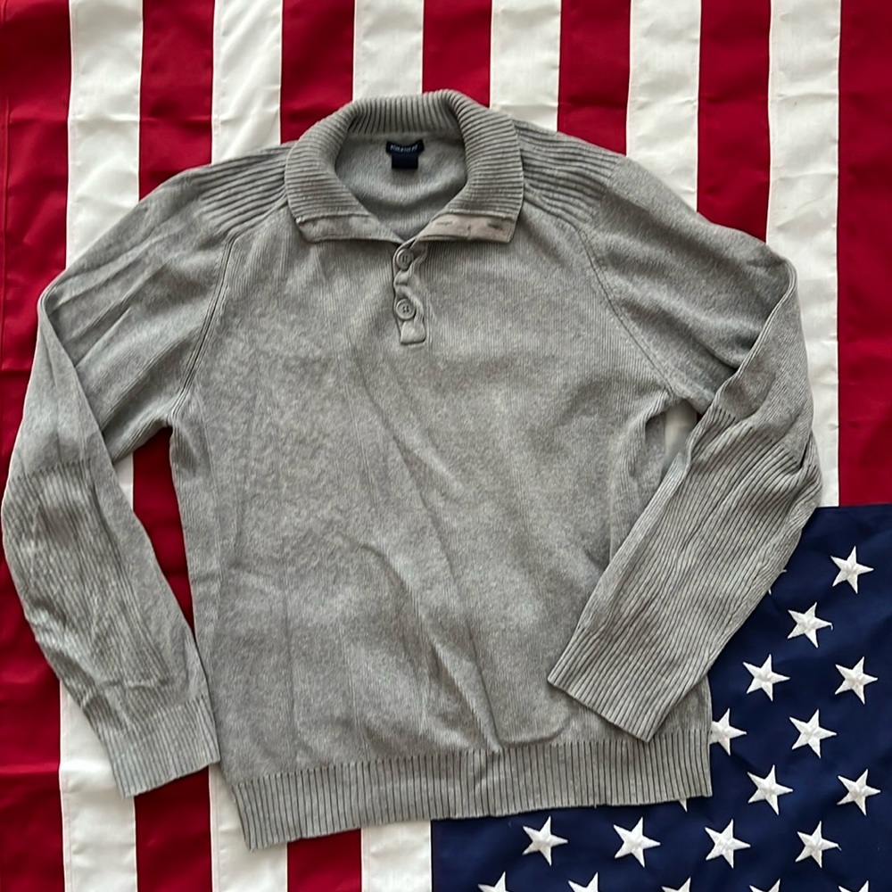 GAP sweater w high collar